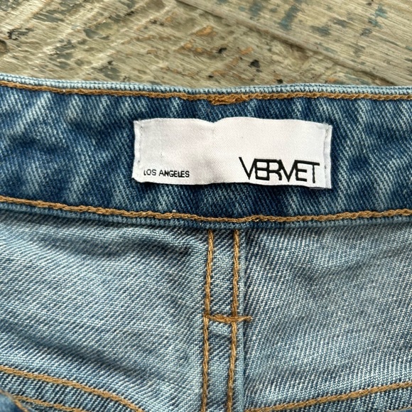 Vervet Jeans Distressed Front, Frayed Hem 29 waist, 26 inch inseam 12 inch rise - Picture 7 of 10